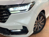 【LEDヘッドライト】悪天候や夜間走行時も良好な視界を確保し安心して運転できる高輝度LEDヘッドライトを装備!点灯速度が早く、消費電力も抑えられています。