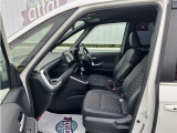 高いホールド性で運転姿勢が安定します。長距離ドライブでも疲れにくいのが魅力です。快適なドライビングライフをお送りください♪