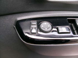 ドアミラーの鏡面の調節、格納は運転席からすべて操作できます!
