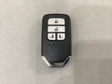スマートキー付きですからドアロックの開閉およびエンジンスタートが楽々です。電動スライドドアの開け閉めもボタンで操作できます。