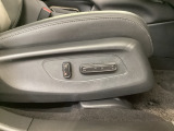 電動シートなので、お好みのシートポジションへの移動もスムーズに行えます。