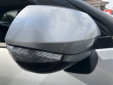 周りの車に「ウインカー&ハザード」を気付いてもらえる装備です。