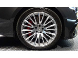 メルセデスの認定中古車「サーティファイドカー」では、万一お車が故障した場合も、ご購入後1年間もしくは2年間※は走行距離にかかわらずメルセデス・ベンツ正規サービスネットワークで無料修理いたします