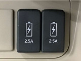 充電用USBジャックを2個装備!iPhoneはもちろん少しアンペアが高めのiPadも充電することが出来ます(運転しながら充電できます)