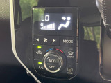 【オートエアコン】一度お好みの温度に設定すれば、車内の温度を検知し風量や温度を自動で調整。暑い…寒い…と何度もスイッチ操作をする必要はありません。快適な車内空間には必須の機能ですね♪