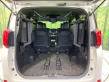 普段のお買い物や通勤、送迎等に十分な荷室スペースを確保しております。セカンドシートを倒すと、大きな荷物の積載も可能です♪