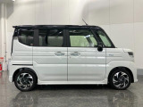 後席両側電動スライドドア☆開け閉めの際に隣の車や壁にぶつける心配もありません。