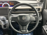 【ハンドル回り】インテリアに合わせたデザインのステアリングは、運転される方のことも考え、運転しやすい形状、大きさです。ぜひ一度、実際に触ってお確かめください。