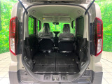 積み下ろしのしやすいデッキにはたっぷりと荷物を積み込んでいただけます。遊びから仕事まで、様々なシーンで頼れます♪