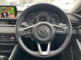 【純正革巻きステアリング】上質な革を使用することで、手にしっかり馴染みとても運転しやすいハンドルです♪