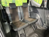 床下収納式のサードシートです。座席部分をコンパクトに収納でき、広大な荷室スペースとしてお使いいただけます!乗車人数や荷物の量など利用シーンに合わせて3列目を有効活用でき、とっても便利♪