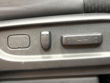 【パワーシート】スイッチ一つで簡単にシートの微調整が可能!電動だから力もいりません!自分に最適なシートポジションにセットして、快適なドライブをお楽しみください。
