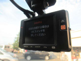 【ドライブレコーダー】安心・安全なカーライフに必須のドライブレコーダーを装備!走行中はもちろん、あおり運転や事故に遭遇した際の状況も映像で記録し、万一のリスクに備えます。