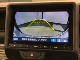 リバースギアに入れるだけで後方の表示へ切り替わります。夜間や雨の日の駐車も楽になりますよ。