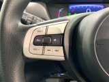 ステアリングにオーディオ操作スイッチが付いています。オーディオ画面に直接タッチしなくても操作が出来ますので、運転に集中できます。