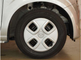 【ホイールキャップ】車に良く似合う純正ホイールキャップが装備されています。ノーマルタイヤ、スタッドレスタイヤも広島マツダにお任せください。
