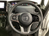 ハンドルにHondaセンシング系のクルーズコントロールやレーンキープアシストなどのスイッチと、オーディオの操作スイッチが装備されています。ハンドルから手を離さず安全に操作できます。