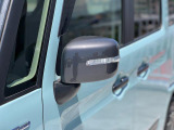 狭い駐車場でも安心。スイッチ操作だけでドアミラーの格納展開が可能。電動格納式リモコンドアミラー!