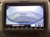 バックでの車庫入れも安心です! リアカメラが付いているバックモニター付のナビを装備しております。操作線もついており距離感も画面から確認できます。