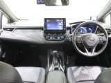 使いやすく運転しやすいレイアウトの運転席回り。