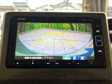 【バックカメラ】駐車時に後方がリアルタイム映像で確認できます。大型商業施設や立体駐車場での駐車時や、夜間のバック時に大活躍!運転スキルに関わらず、今や必須となった装備のひとつです!