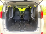 普段のお買い物や通勤、送迎等に十分な荷室スペースを確保しております。セカンドシートを倒すと、大きな荷物の積載も可能です♪