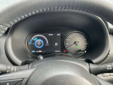 視認性の高いメーターで運転情報を的確に把握できます
