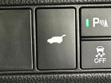 【パワーバックドア】スマートキーや運転席のボタンを押すだけでリアゲートが自動で開閉します!荷物を持っている時や、高い位置にあるバックドアを閉める際に便利な機能です♪