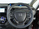 【Honda SENSING】 カメラ等装置で精度の高い検知能力を発揮、安全運転を支援します。ステアリング上のコントローラーに注目!