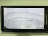 【バックモニター】後ろのカメラの映像がモニターに映し出されるので、後方の見えない死角や、障害物との距離感などもしっかり安全確認することができます!