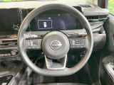 インテリアに合わせたデザインのステアリングは、運転される方のことも考え、運転しやすい形状、大きさです。是非一度、実際に触ってお確かめください。