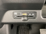 ハンドルの左下にETCがついています。高速道路の料金所の通過も楽々です。 カードの取り出しもしやすい場所についています。