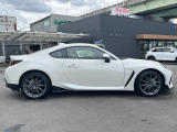 大好評のボディコーティング「弾スプラッシュコート」もご納車までに施工可能。通常のガラスコートと異なる、耐久年数6年の無機質ガラスコーティングが、ボディをキレイな状態に保ってくれます。
