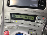 【オートエアコン】一度お好みの温度に設定すれば、車内の温度を検知し風量や温度を自動で調整。暑い…寒い…と何度もスイッチ操作をする必要はありません。快適な車内空間には必須の機能ですね♪