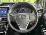 【純正革巻きステアリング】上質な革を使用することで、手にしっかり馴染みとても運転しやすいハンドルです♪