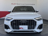8 角形のシングルフレームグリルやシャープなデザインのLED ヘッドライト、5 角形の大型エアインテークを備えるフロントバンパーなどにより、さらにスポーティな印象になっています。