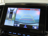 バックモニターで、駐車時に見えにくい後方をしっかり確認できます。