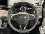 インテリアに合わせたデザインのステアリングは、運転される方のことも考え、運転しやすい形状、大きさです。是非一度、実際に触ってお確かめください。