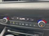 【左右独立型フルオートエアコン】運転席と助手席でそれぞれお好みの温度に設定可能。同乗者にも配慮した、快適な空調をお届け致します。