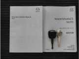 【書類一式揃い】基本的な操作はもちろん、困った時に役に立つ取扱説明書、整備履歴が確認できるメンテナンスノ-ト。書類が揃っていると安心できますよね。
