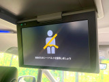 【フリップダウンモニター】大画面モニターで後席でもエンタメをお楽しみいただけます。小さなお子様にも大人気の装備です♪