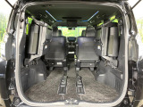 普段のお買い物や通勤、送迎等に十分な荷室スペースを確保しております。セカンドシートを倒すと、大きな荷物の積載も可能です♪