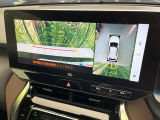 【パノラミックビューモニター】専用のカメラにより、上から見下ろしたような視点で360度クルマの周囲を確認することができます☆縦列駐車や幅寄せ時に活躍してくれます♪