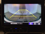 【バックカメラ】運転が苦手な方も車庫入れラクラクです!ギアをリバースに入れれば自動的に切り換わりますので、面倒な操作は不要です♪狭い駐車場もお車を傷つけず安心ですね!