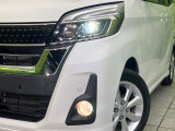 【LEDヘッドライト】悪天候や夜間走行時も良好な視界を確保し安心して運転できる高輝度LEDヘッドライトを装備!点灯速度が早く、消費電力も抑えられています。