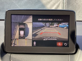 狭い場所での駐車やすれ違いなどでより的確な運転操作に役立つ360°ビューモニターが装備されています。