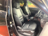 運転席シート廻りは使用感も少なく、良好な状態となっています。前オーナー様が丁寧に使っていたことがよくわかりますね。