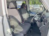 運転席シート廻りは使用感も少なく、良好な状態となっています。前オーナー様が丁寧に使っていたことがよくわかりますね。