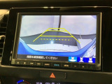 リバースギアに入れるだけで後方の表示へ切り替わります。夜間や雨の日の駐車も楽になりますよ。