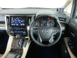 運転席はその車の重要ポイント。ぜひ実際にご乗車ください。お待ちしてます。
